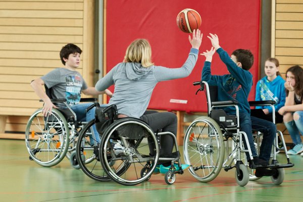 Basketballspieler im Rollstuhl