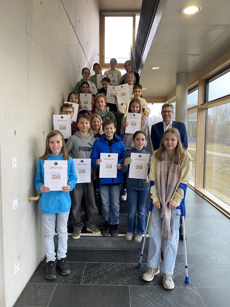 Forscher Runde Junge Forscher und Forscherinnen am Graf-Rasso-Gymnasium